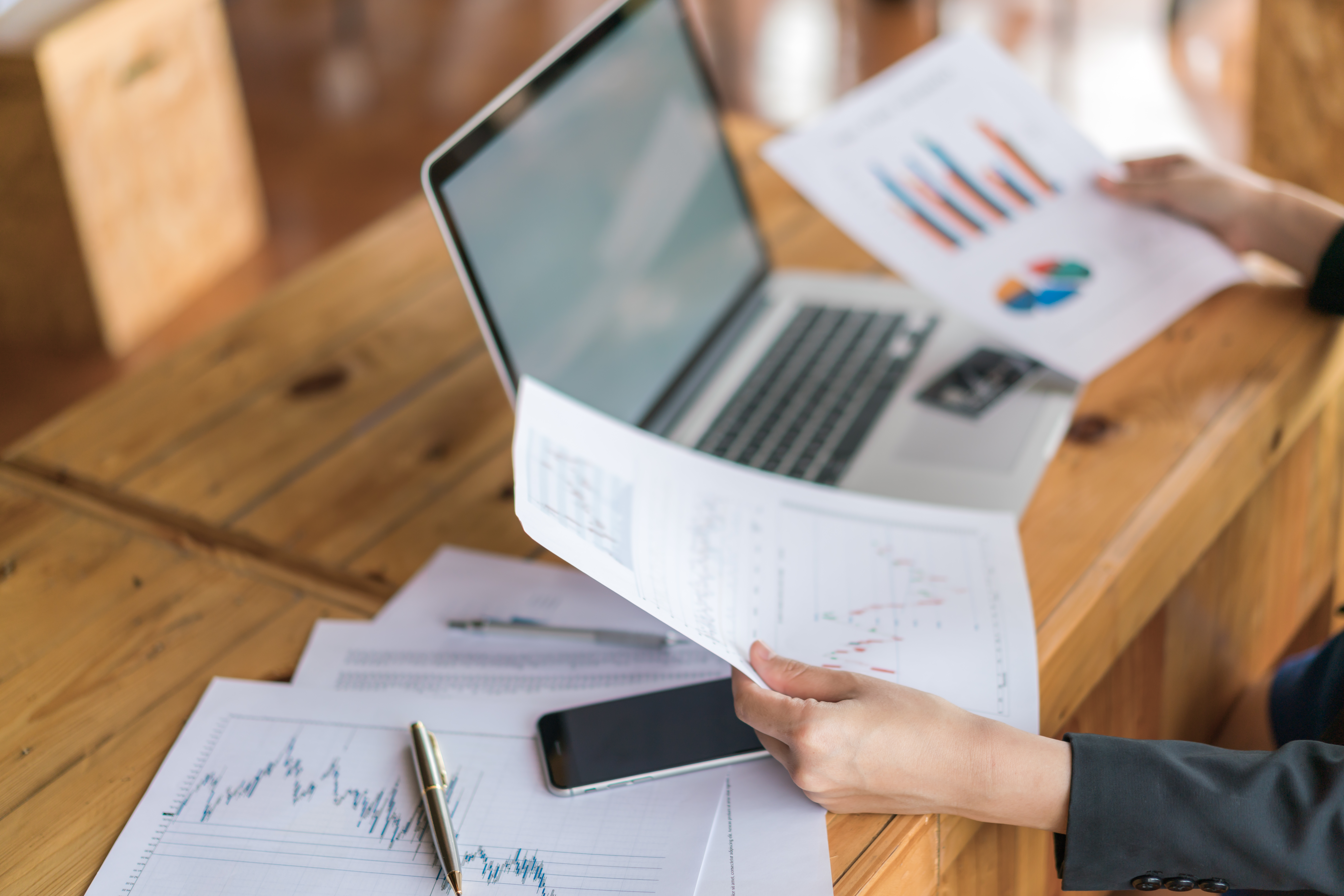 ¿Qué es la tarifa benchmark para abogados y cómo puede mejorar tu rentabilidad?