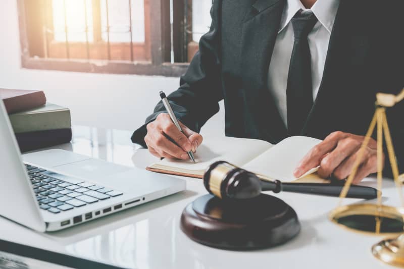 Seguimiento tradicional de juicios vs sistema automatizado de gestión de juicios